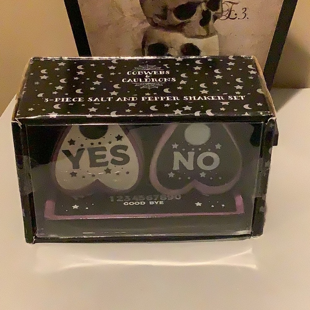 NIB Ouija Board Salt & Pepper Shakers